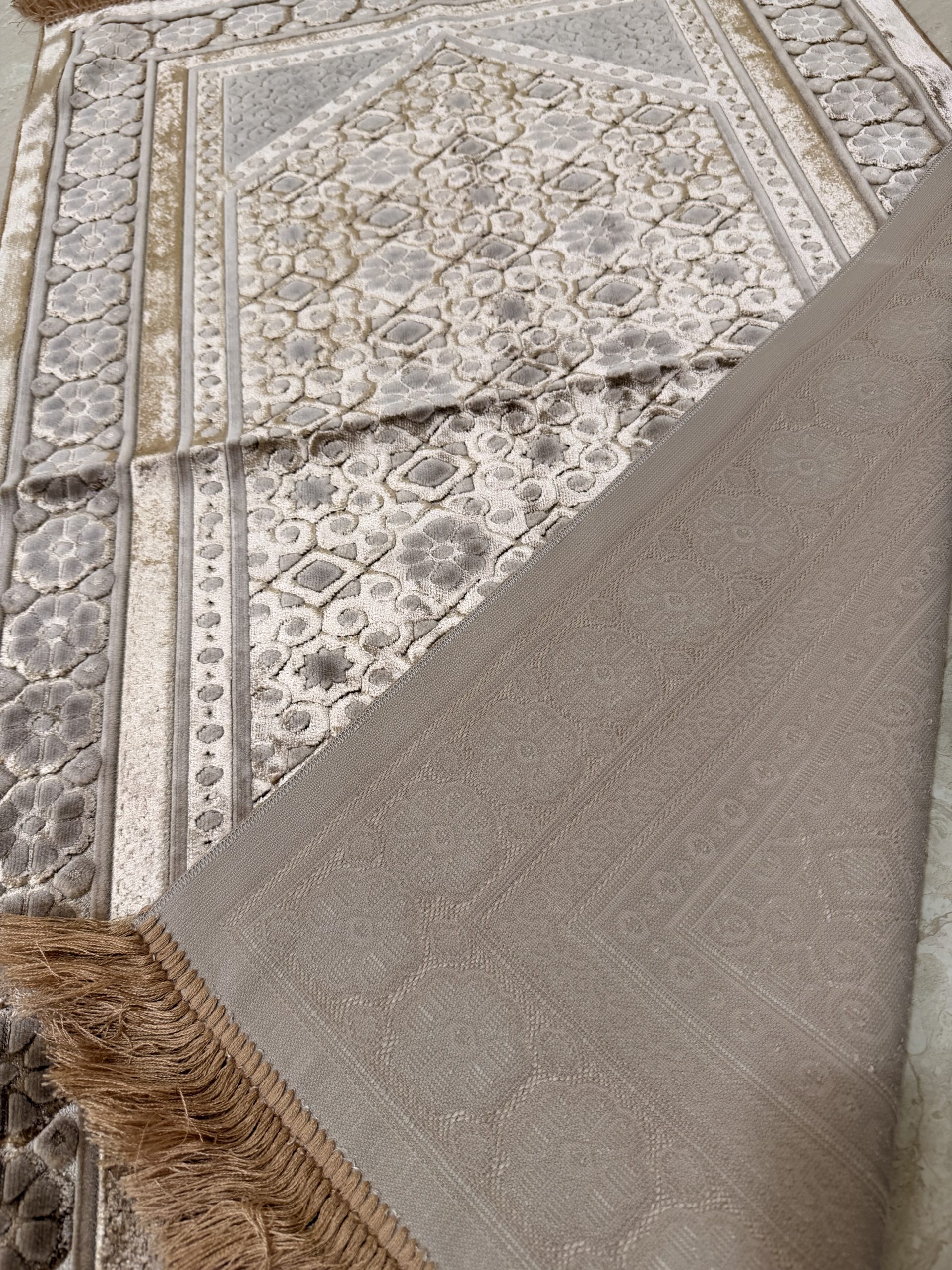 Velvet Islamic Prayer Mat Turkish Luxury Janamaz Sajadah (Brown)