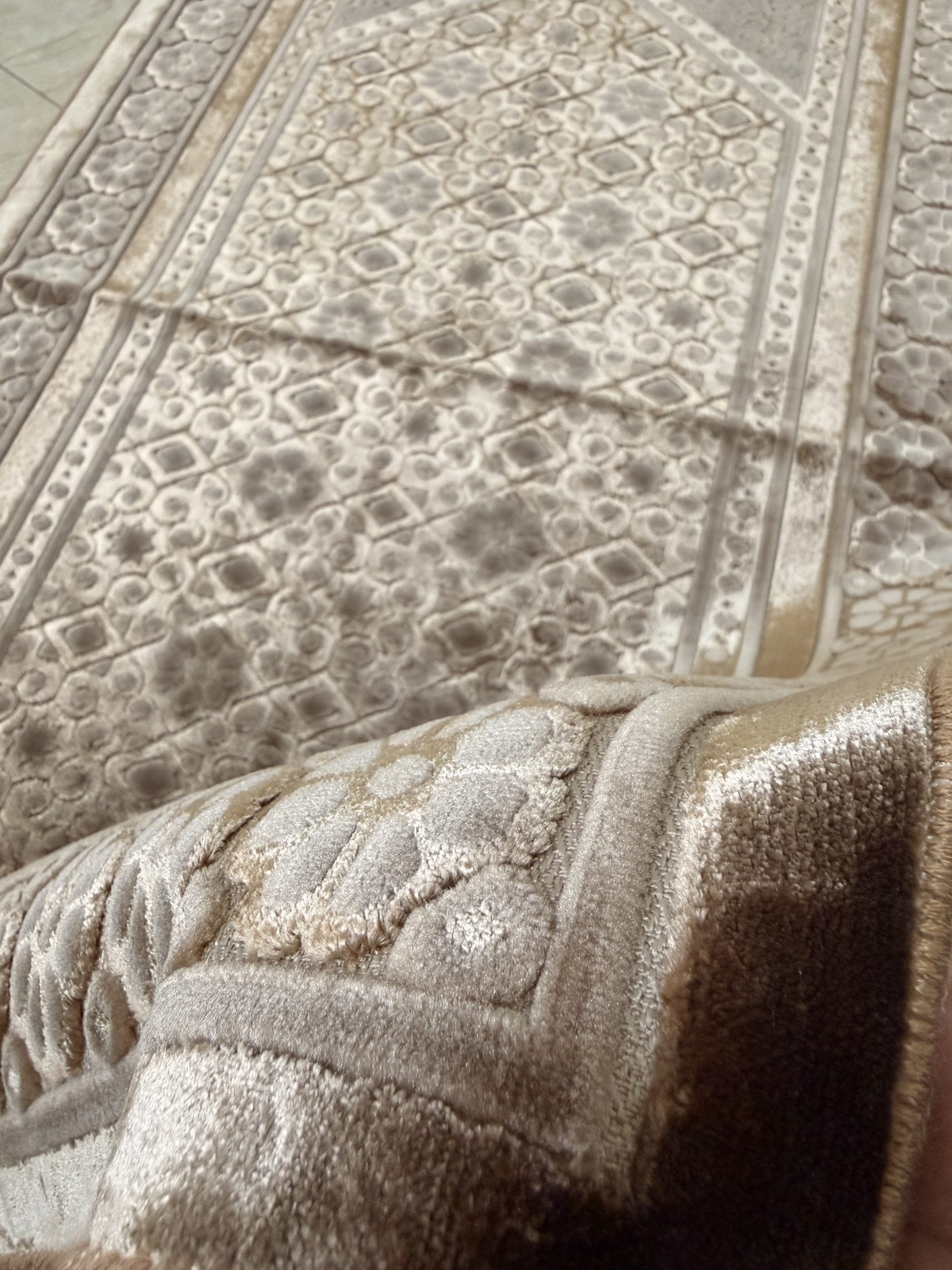 Velvet Islamic Prayer Mat Turkish Luxury Janamaz Sajadah (Brown)