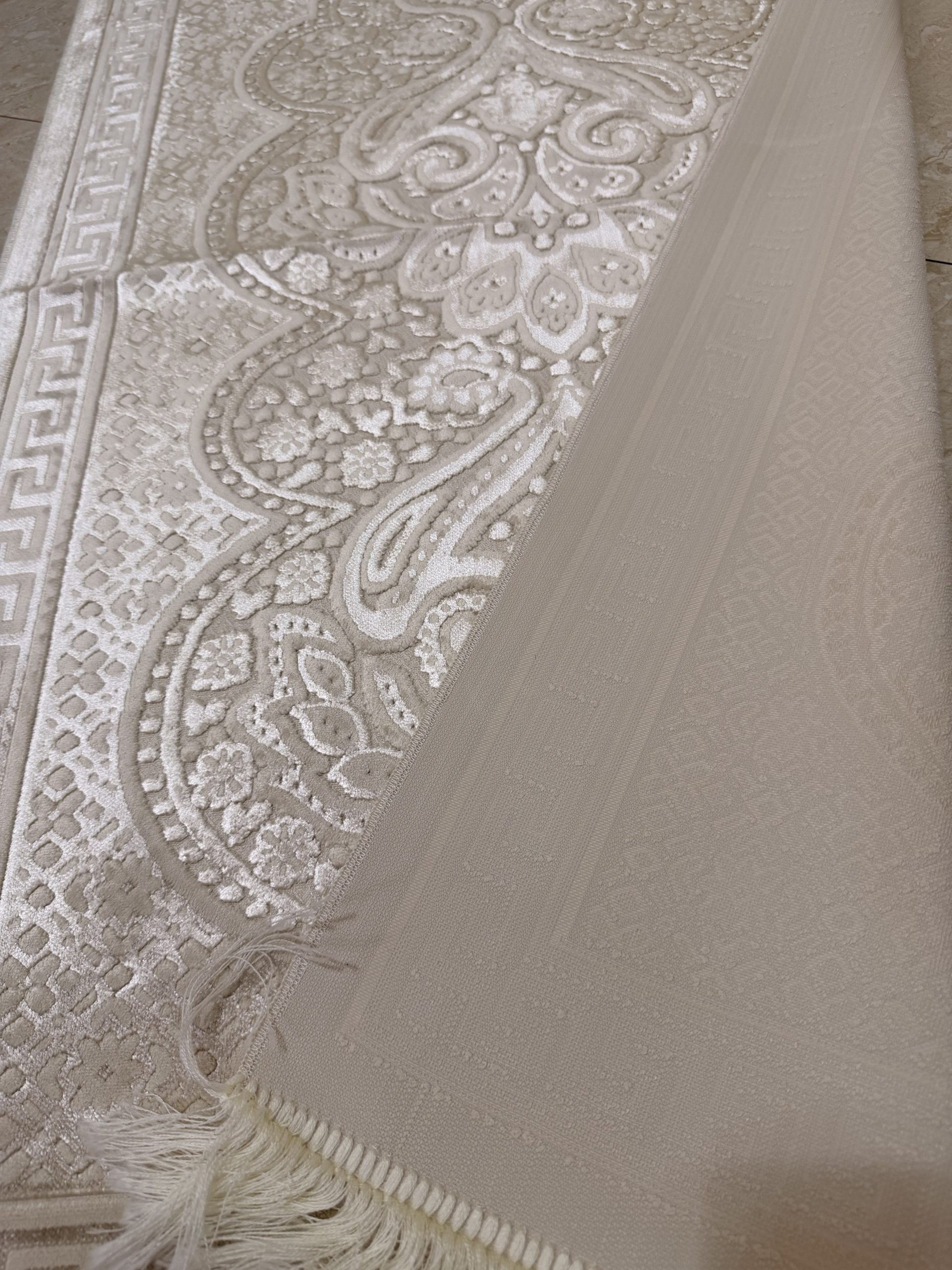 Velvet Islamic Prayer Mat Turkish Luxury Janamaz Sajadah (Crean)