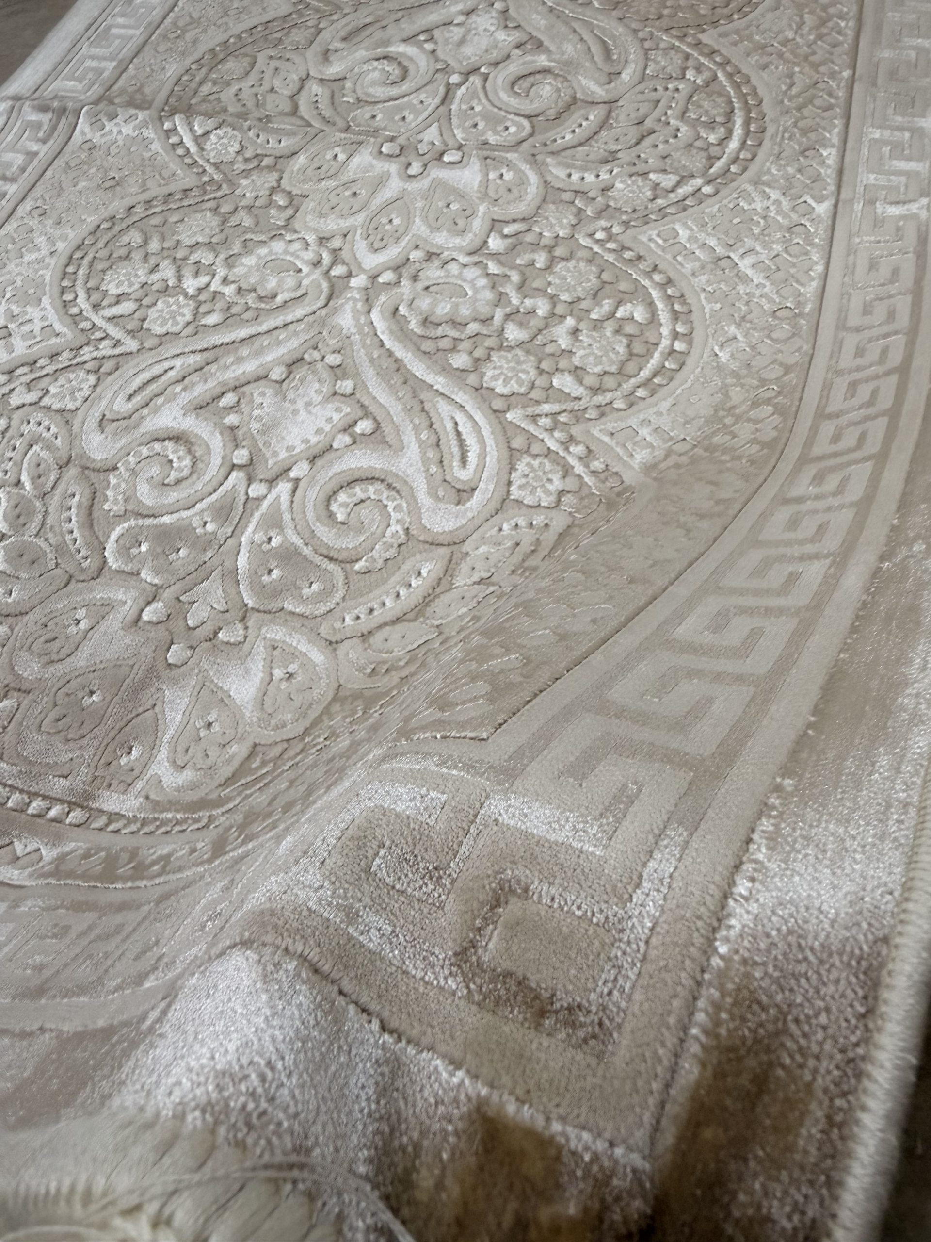 Velvet Islamic Prayer Mat Turkish Luxury Janamaz Sajadah (Crean)