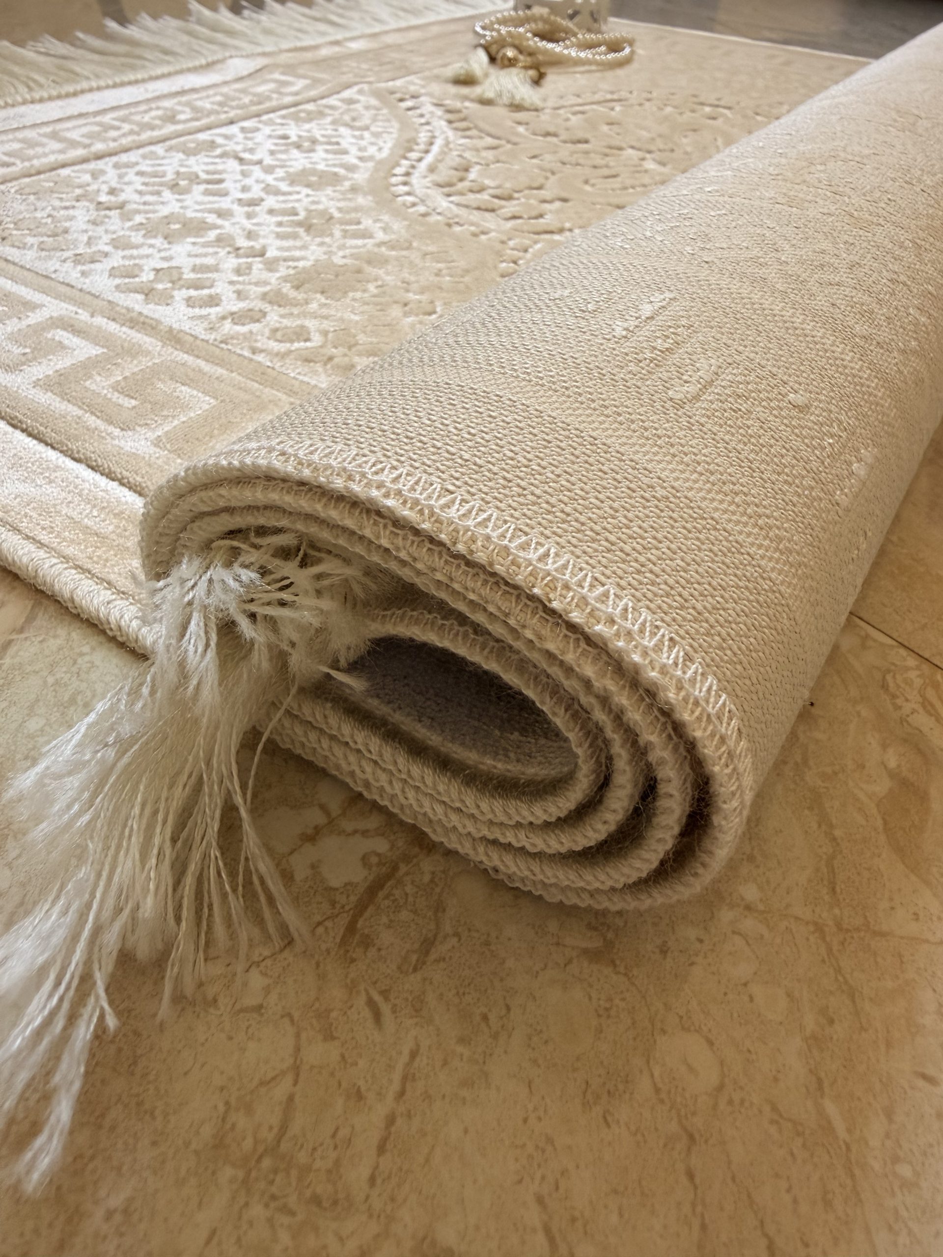 Velvet Islamic Prayer Mat Turkish Luxury Janamaz Sajadah (Crean)