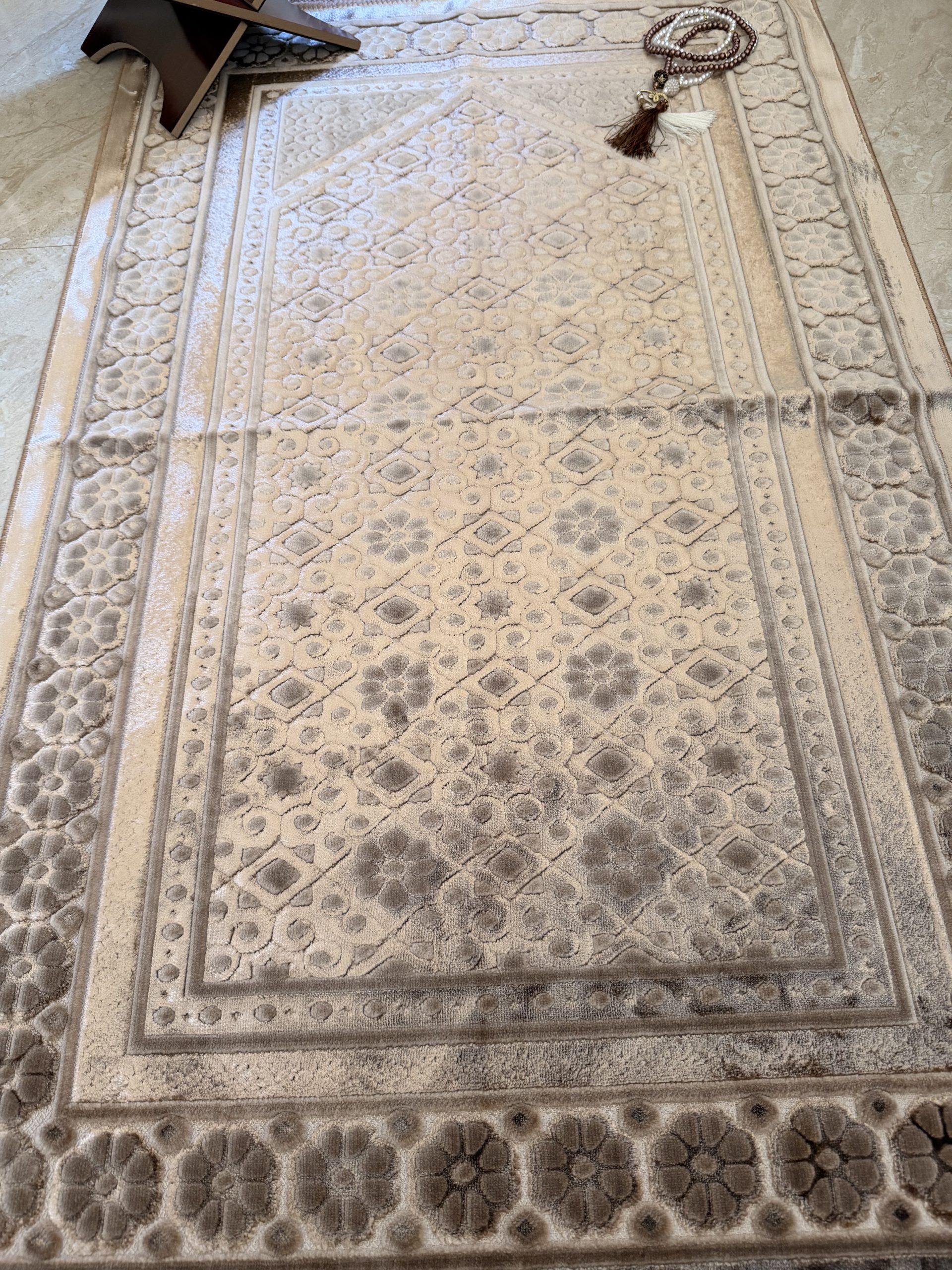 Velvet Islamic Prayer Mat Turkish Luxury Janamaz Sajadah (Brown)